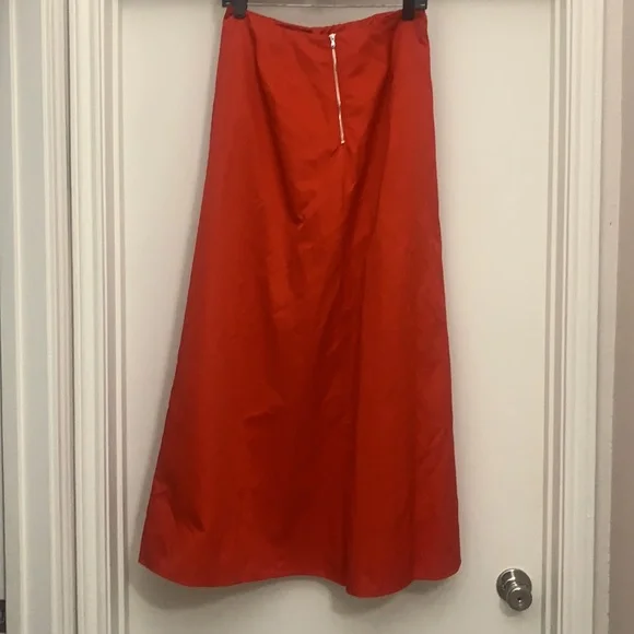 Red Statement Skirt – Elegant, Bold, Night-Out Ready - Picture 3 of 5